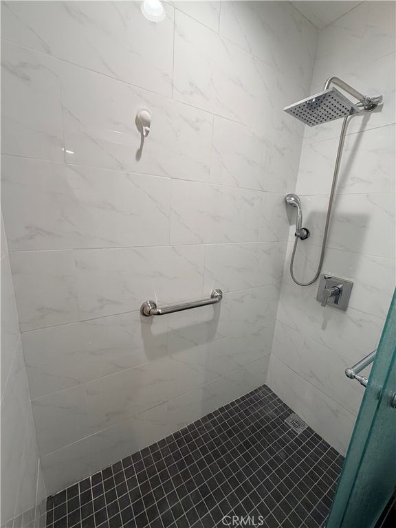 Image 14 of property listing at 377 W California 27, Glendale, CA 91203