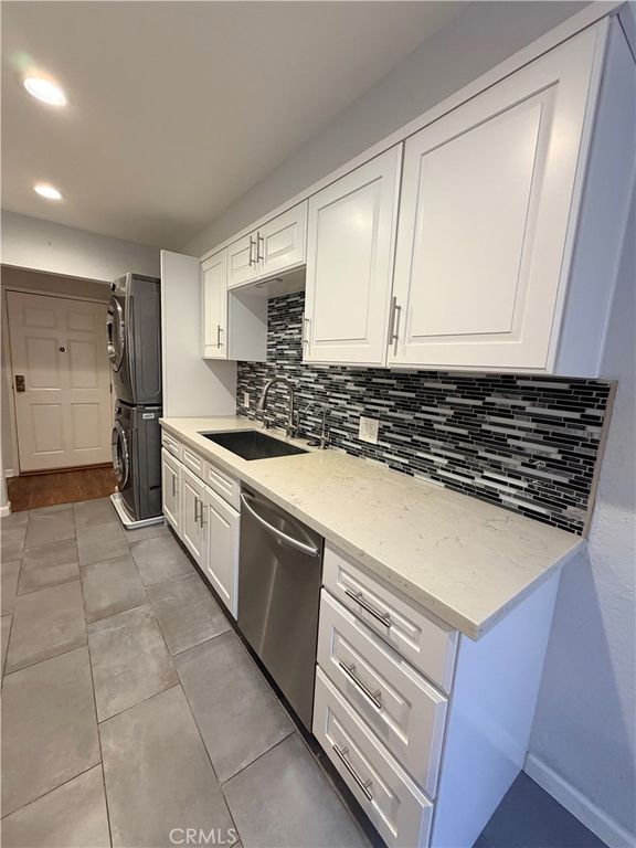 Image 18 of property listing at 377 W California 27, Glendale, CA 91203