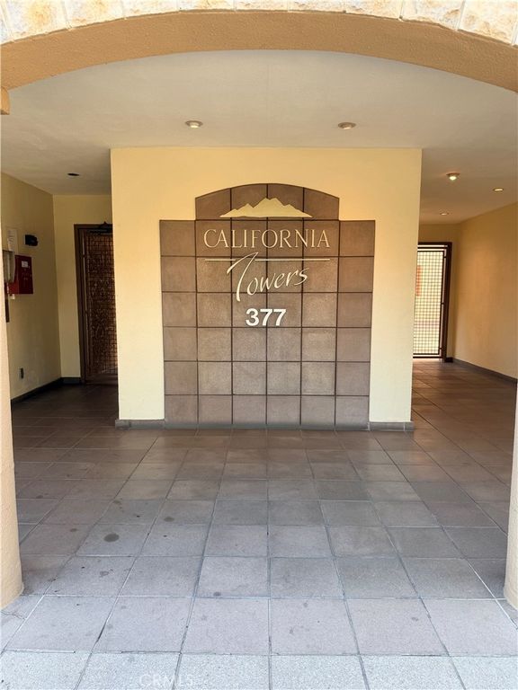 Image 26 of property listing at 377 W California 27, Glendale, CA 91203