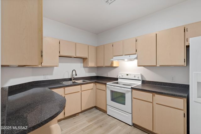 2067 W Cadbury Court, Tucson, AZ 85713