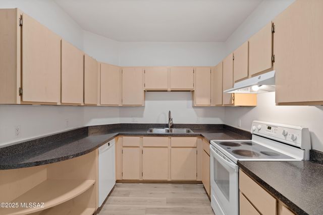 2067 W Cadbury Court, Tucson, AZ 85713