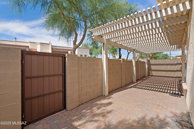 2067 W Cadbury Court, Tucson, AZ 85713