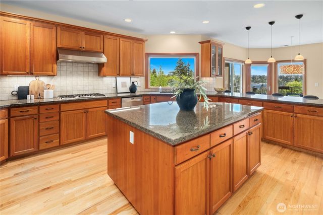 6317 NE 138th Place, Kirkland, WA 98034