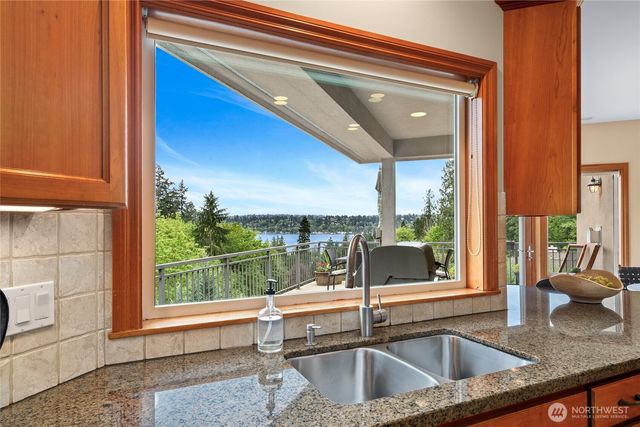 6317 NE 138th Place, Kirkland, WA 98034