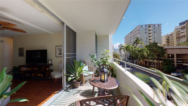 430 Kaiolu Street 308, Honolulu, HI 96815