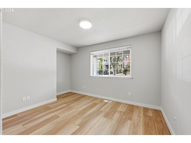 1333 Ne JUNIOR St, Portland, OR 97211
