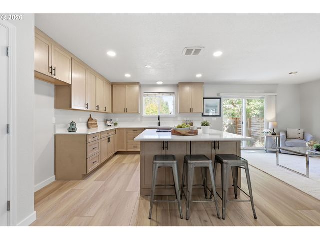 1333 Ne JUNIOR St, Portland, OR 97211