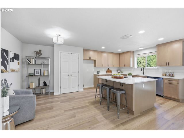 1333 Ne JUNIOR St, Portland, OR 97211