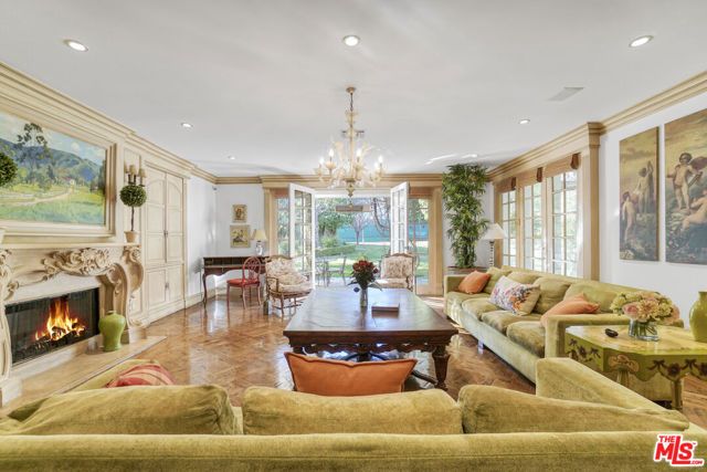 821 N Whittier Drive, Beverly Hills, CA 90210