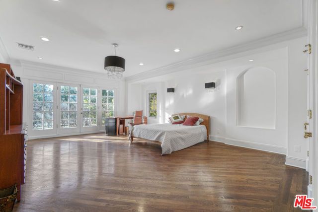 821 N Whittier Drive, Beverly Hills, CA 90210