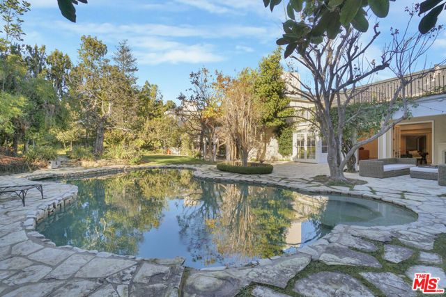 821 N Whittier Drive, Beverly Hills, CA 90210