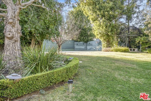 821 N Whittier Drive, Beverly Hills, CA 90210