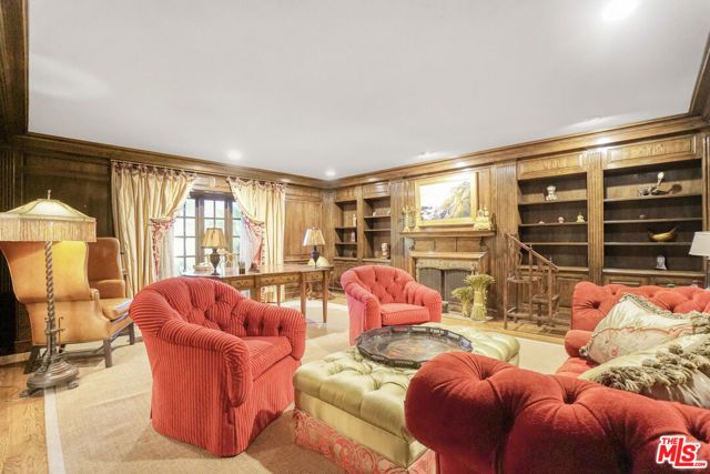 821 N Whittier Drive, Beverly Hills, CA 90210