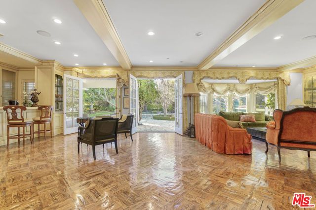 821 N Whittier Drive, Beverly Hills, CA 90210