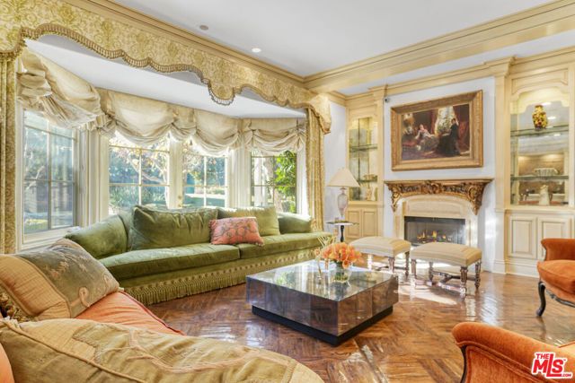 821 N Whittier Drive, Beverly Hills, CA 90210