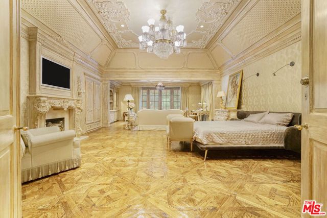 821 N Whittier Drive, Beverly Hills, CA 90210