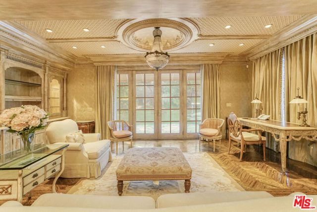 821 N Whittier Drive, Beverly Hills, CA 90210