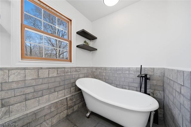 6097 Reno Drive, Louisville, OH 44641