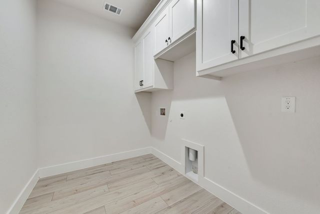 518 Berke Street, Newark, TX 76071