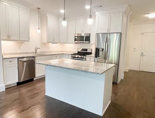 8 Island Court 407, Easton, MA 02375