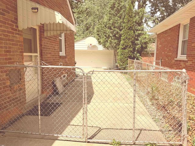 1292 Aline Drive, Grosse Pointe Woods, MI 48236