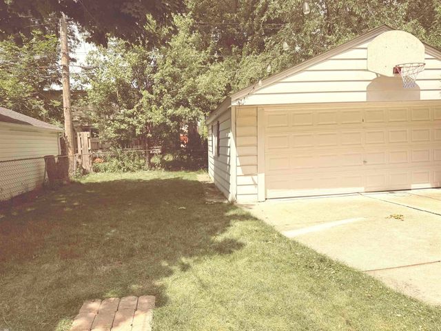 1292 Aline Drive, Grosse Pointe Woods, MI 48236