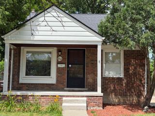 1292 Aline Drive, Grosse Pointe Woods, MI 48236