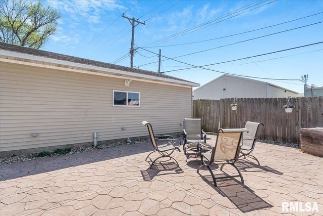 2323 S STATE Street, Springfield, IL 62704
