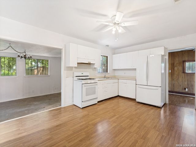 6022 Redbrook Dr, San Antonio, TX 78242