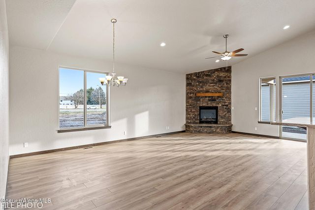 4452 E Davin DR, Post Falls, ID 83854