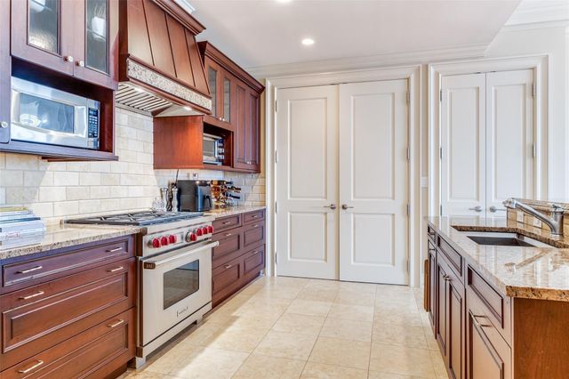 2525 N PEARL Street 1106, Dallas, TX 75201