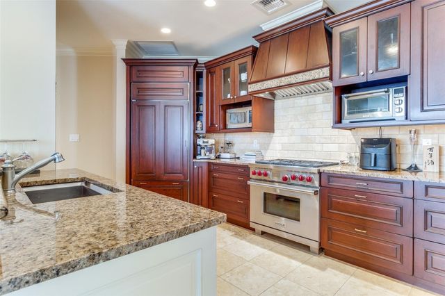 2525 N PEARL Street 1106, Dallas, TX 75201