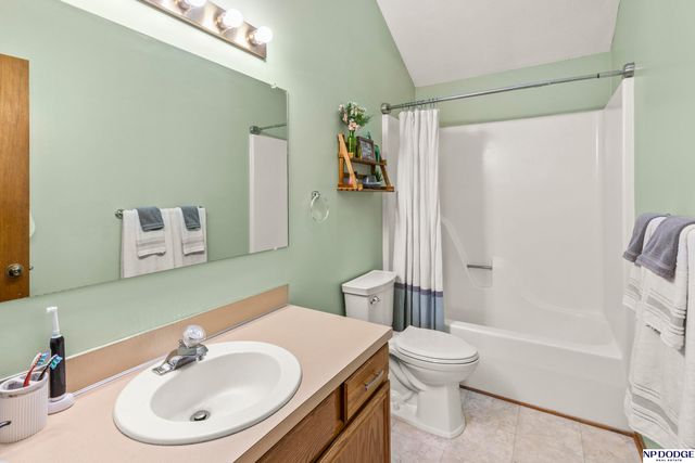 7636 Serum Avenue, Ralston, NE 68127