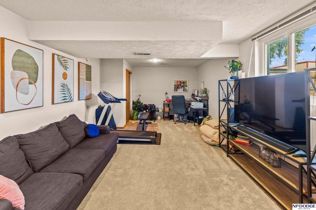 7636 Serum Avenue, Ralston, NE 68127