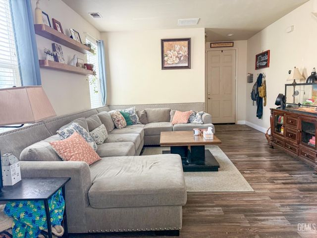 9412 Poseidon Street, Bakersfield, CA 93306