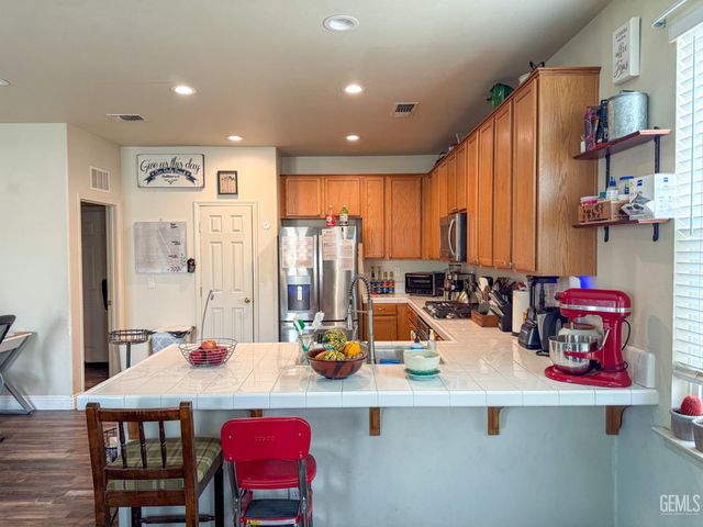 9412 Poseidon Street, Bakersfield, CA 93306