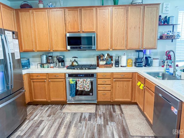 9412 Poseidon Street, Bakersfield, CA 93306