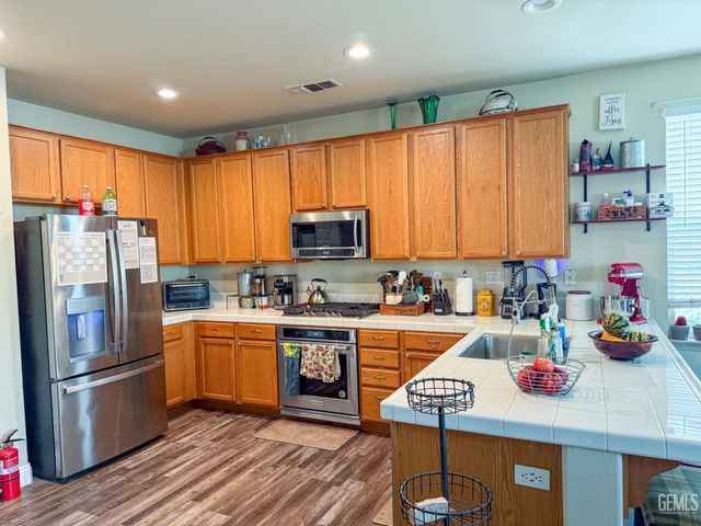 9412 Poseidon Street, Bakersfield, CA 93306