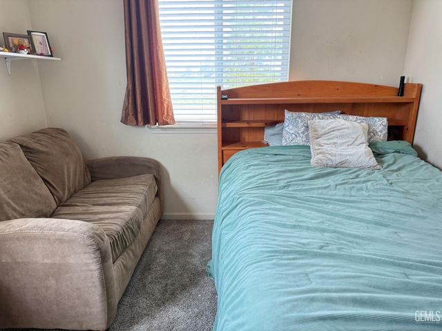 9412 Poseidon Street, Bakersfield, CA 93306