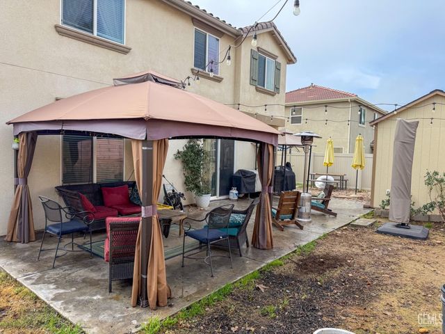 9412 Poseidon Street, Bakersfield, CA 93306