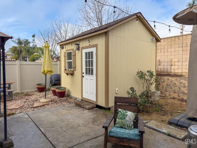 9412 Poseidon Street, Bakersfield, CA 93306