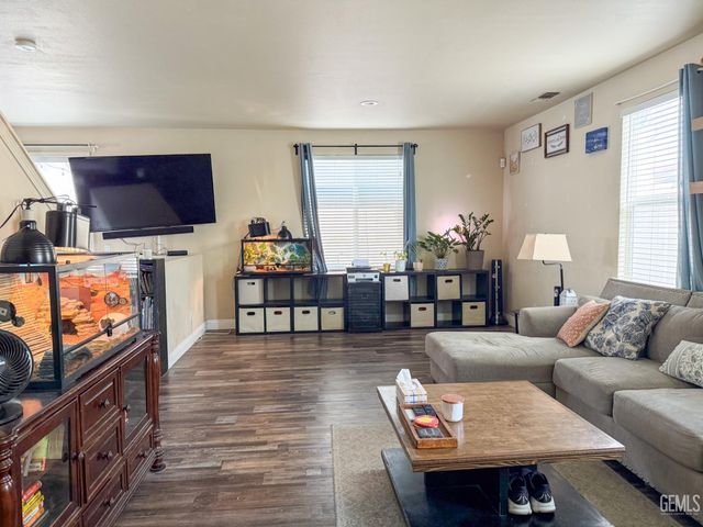 9412 Poseidon Street, Bakersfield, CA 93306