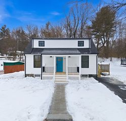 26 Rivulet St, Uxbridge, MA 01569
