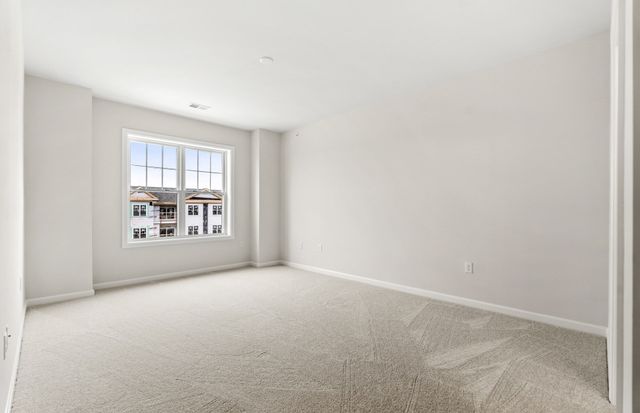 5 Peters Farm Way 7405, Westborough, MA 01581
