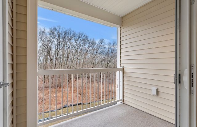 5 Peters Farm Way 7405, Westborough, MA 01581