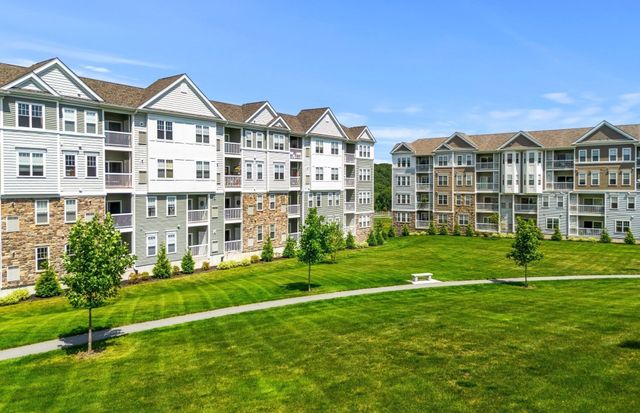 5 Peters Farm Way 7405, Westborough, MA 01581