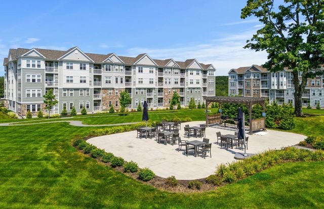 5 Peters Farm Way 7405, Westborough, MA 01581
