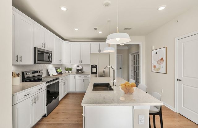 5 Peters Farm Way 7405, Westborough, MA 01581