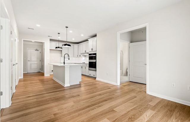 5 Peters Farm Way 7405, Westborough, MA 01581