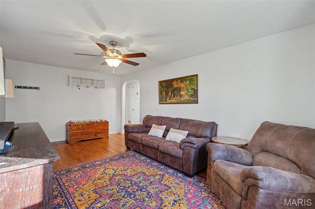 2200 Dillon Road, High Ridge, MO 63049